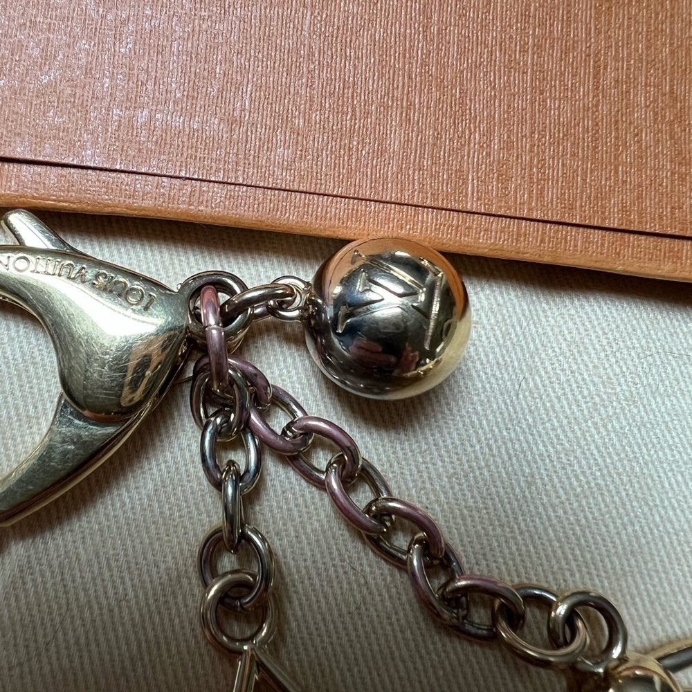 Louis Vuitton
Handbag Charm
Bloomy M67931 - Picture 12 of 13